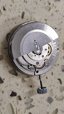 Movimiento Tissot CAL 884 con esfera y corona funcionando usado para piezas Foto 1 de 4