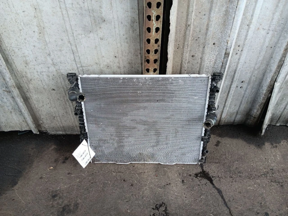 Radiador trasero principal 17119425861 OEM BMW 740i 750 760 G11 G12 2020-22 Foto 1 de 4