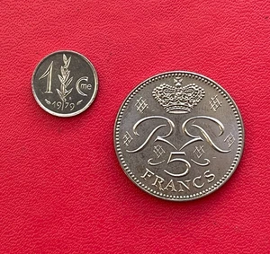 Monaco. Schönes Lot von 2 Münzen 1 Cent 1979 und 5 Franken 1982. Rainier III. - Bild 1 von 2