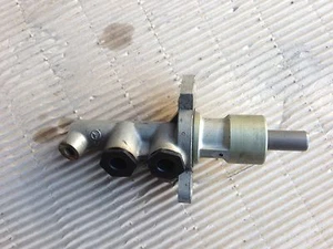 Cilindro de freno principal Mercedes-Benz W124 0054303901 para vehículos con ASR - Imagen 1 de 1