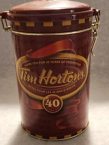 Tim Hortons Collectible Tin Series #004 40 Years 1964 - 2004 7" Tall. 3-D - Foto 1 di 4