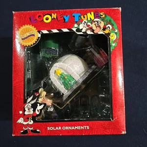 Looney Tunes Vintage Solar Motion Ornament Roadrunner And Wile E. Coyote - Picture 1 of 13