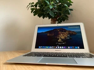 Apple MacBook Air (11-inch, Early 2014) 1.6 GHz Dual-Core i5 128GB SSD - 4GB RAM - Picture 1 of 8