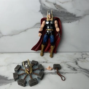 Hasbro: Legends Series Marvel's Ragnarok - Thor 6" ABS Actionfigur - Bild 1 von 7