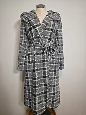 Jaqueta casaco de malha xadrez preto e branco Stella Luce com cinto e bolsos média - Imagem 1 de 4