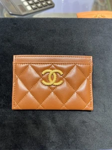 Porta carte CC ad incastro marrone Chanel 2023 ferramenta oro - Foto 1 di 6