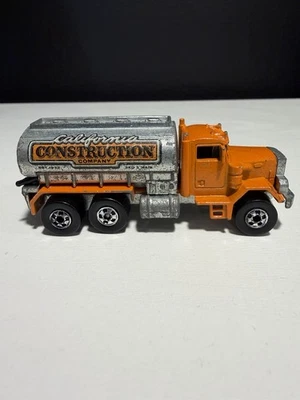 Camión cisterna Peterbilt naranja construcción Hot Wheels California 1979 vintage Foto 1 de 4