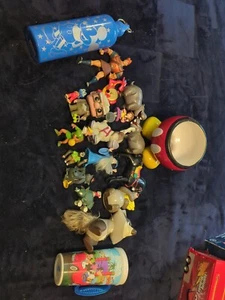 Disney Casuale Lotto Di Figure Miscelate in PVC Plastica Giocattolo Vintage & Moderno 19 Pezzi! - Foto 1 di 11
