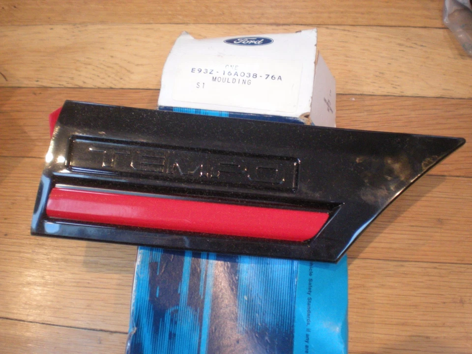 NOS 1989 1990 FORD TEMPO FRONT FENDER UPPER MOULDING - Image 1 of 3
