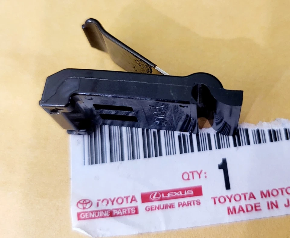 LEXUS ES330 GS300 GS350 GX470 IS250 IS350 LS430 CLIP DE PUERTA DE COMBUSTIBLE TAPA TAPA DE RESORTE Foto 1 de 3