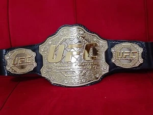 CINTURA TITOLO UFC CLASSIC CHAMPIONSHIP REPLICA MULTISTRATO 8MM ZINCO TAGLIA ADULTO - Foto 1 di 10