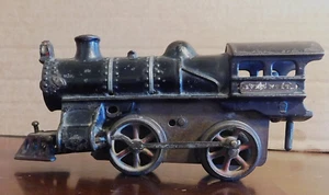 IVES Prewar 0-4-0 Cast Iron Wind-up Clockwork Locomotive # 17 - O-27 - Picture 1 of 13