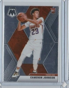 CAMERON JOHNSON '19-20 MOSAIC ROOKIE CARD-BIGTIME PLAYOFF PERFORMER-AFFERRALO SUBITO! - Foto 1 di 12