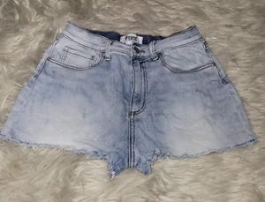 Victoria’s Secret PINK Denim Shorts High Rise Cut Off Raw Hem Light Wash Size 8 - Picture 1 of 9
