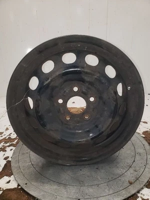 Rueda usada se adapta a: Mazda 3 2012 16x6-1/2 acero grado A Foto 1 de 4