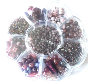 PERLES DE VERRE ARTISANALES BOITE  RONDE DE9 CASES  VIOLINE - Picture 1 of 4