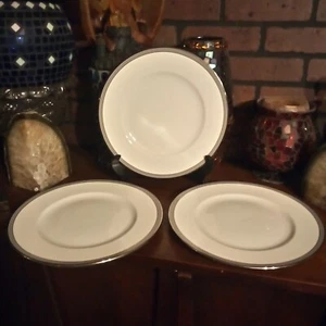 Kate Spade Lenox Parker Place Dinner Plates (27.5 cm) (3 Pieces) 10 7/8" - Picture 1 of 14