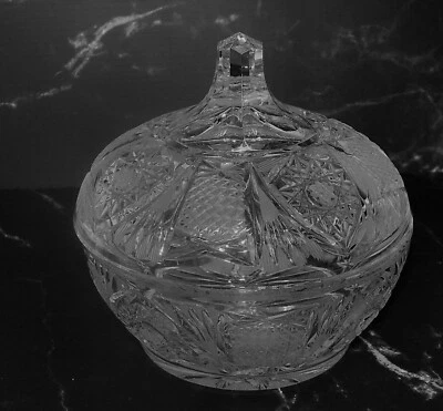 Kristall-Glasschale - Bleikristall Schale - Bonbonniere mit Deckel - Top Zustand - Bild 1 von 4