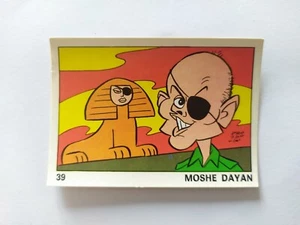 FIGURINA PANINI 1973 OK VIP n 39 MOSHE DAYAN OTTIMA CON VELINA - Bild 1 von 2