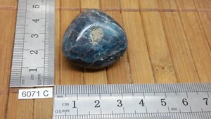 APATITE BLEUE pierre roulée TOP mineraux lithotherapie collection soin reiki - Picture 1 of 2