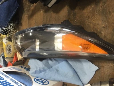 2010-2012 Kia Sportage Right Passenger Side Headlight w/o LED Accents  Foto 1 de 4