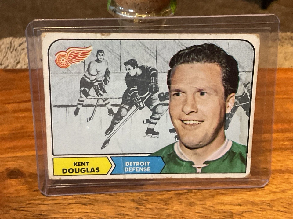 1968-69 TOPPS KENT DOUGLAS #26 DETROIT RED WINGS VG - Image 1 of 3