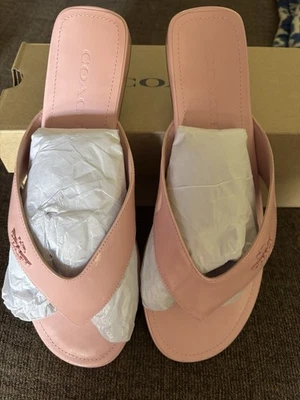 Sandalias Coach de charol rosa en polvo Bridgette para mujer 9,5 nuevas con etiquetas Foto 1 de 4