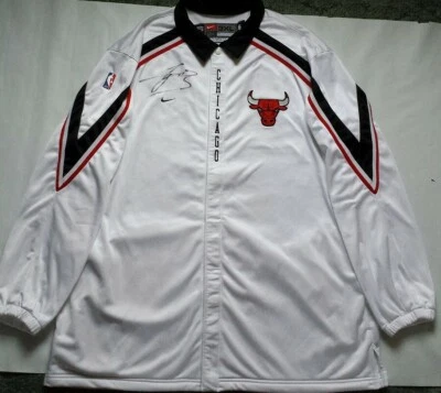  Chicago Bulls Tyson Chandler Signed Authentic NBA Nike Warm Up Jacket Size 3XL - Image 1 of 4