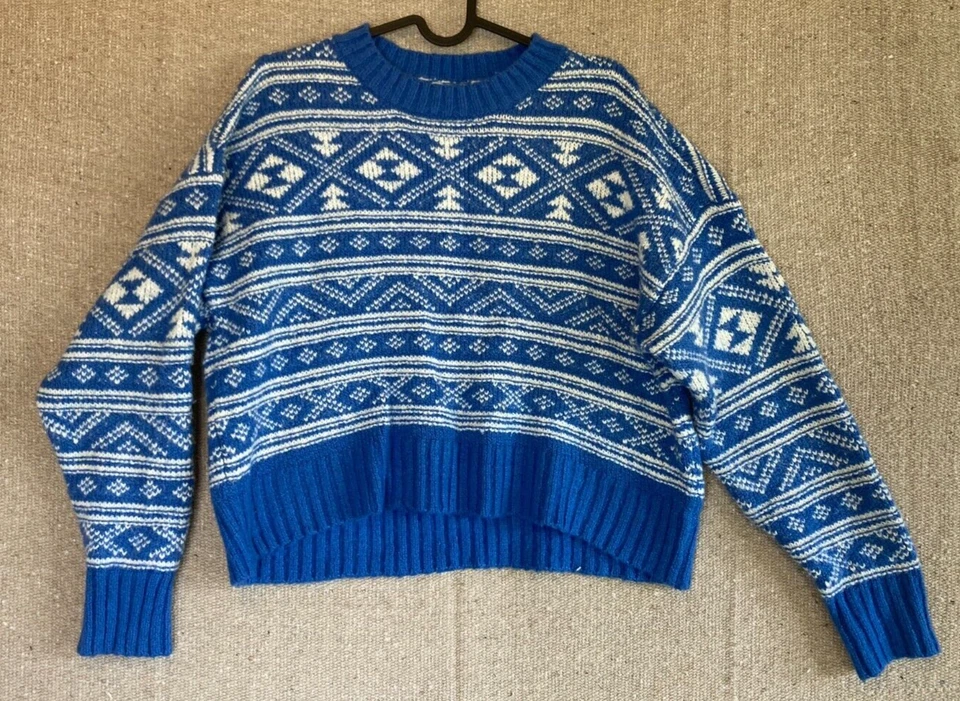 Женский свитер American Eagle средний размер с круглым вырезом с принтом ребристый укороченный синий и белый - Изображение 1 из 4