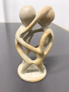 Speckstein handgeschnitzt Paar Liebhaber umarmt & küsst - Bild 1 von 11