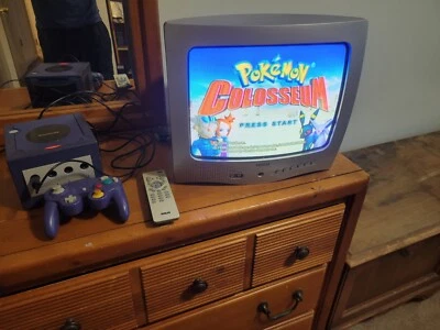 Vintage 2004 Silver RCA 13" Retro Gaming CRT TV - E13320 With Remote Working - Image 1 of 4