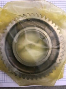 Brand new Volvo Penta genuine IDLER GEAR for oil pump 471942 44C x - Picture 1 of 2