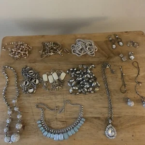 Vintage Costume Jewelry Necklaces And Earrings Mixed Lot - Picture 1 of 6