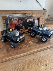 SST MONSTER Super Size CAMION NERO ORO & BIGFOOT 4x4x4 MB Playskool SST Pickup - Foto 1 di 12