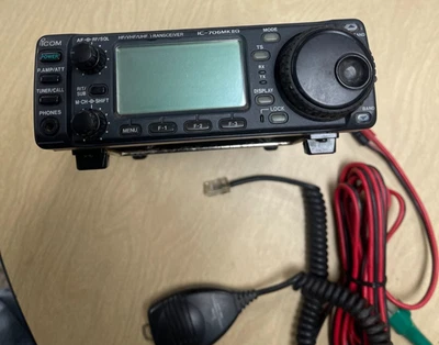 Transceptor ICOM IC-706 MKIIG HF/VHF/UHF 100 W/micrófono y manual Foto 1 de 4