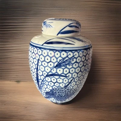 Jarrón y tapa de porcelana azul y blanco minoyaki japonés del siglo XX para codornices y arroz Foto 1 de 4