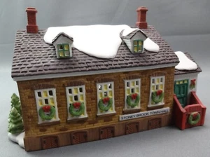 Dept 56 New England Village STONEYBROOK TOWN HALL senza scatola, Light Works #56448 - Foto 1 di 6