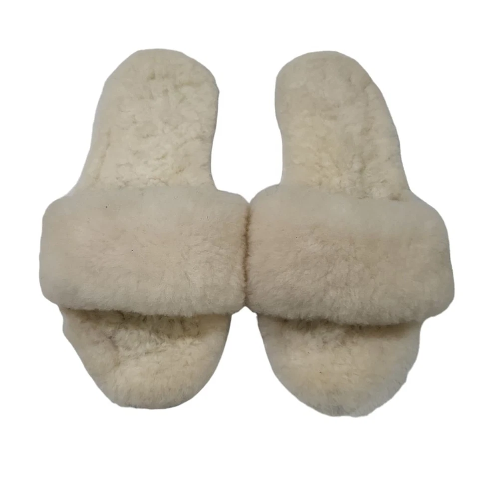 EUC Victoria's Secret women's 100% genuine shearling comfy slippers M  white - Image 1 of 4