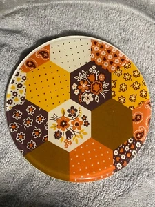 Vintage 1969 New Designs Round Lucite Trivet 6.5" Quilt Hex Pattern Hot Plate - Picture 1 of 4