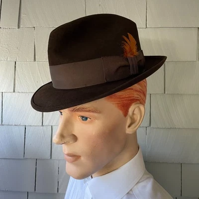 Fedora castor vintage Stevens marrón oscuro con banda de grosgrain y detalle de plumas 7 Foto 1 de 4