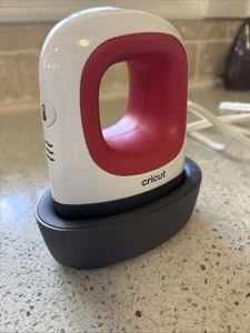 Cricut EasyPress Mini Heat Press in Raspberry W/ Base - Picture 1 of 5