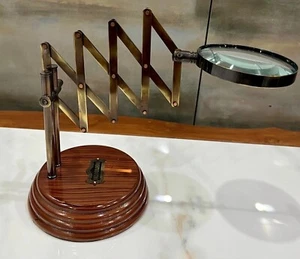 Lente d'ingrandimento vintage da scrivania catena su base legno ottone antico - Foto 1 di 2