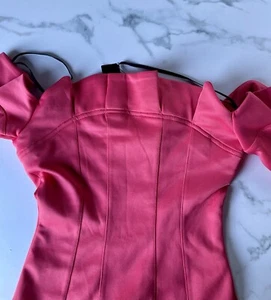 Bebe Rüschen Minikleid XS Geranium Pink Krümelfänger Ausschnitt Neu mit Etikett $ 89 Flügelärmel - Bild 1 von 14