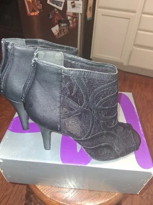 Stillettos de encaje con punta abierta negra Lane Bryant - 11 Foto 1 de 4