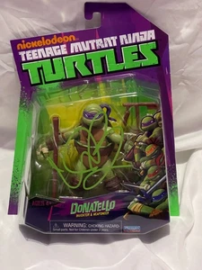 VANILLA ICE signierte Ninja Turtles DONATELLO Actionfigur PROOF - Bild 1 von 2