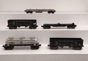 Lionel Vintage O Assorted Freight Cars #6415, #25000, #25000, #336155, #6424 [5] - Picture 1 of 2