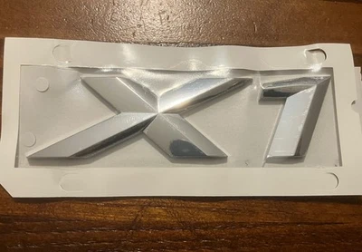 Emblema Posteriore Originale Nuovo BMW X1 del 2023 Codice 51149450493 - Immagine 1 di 4