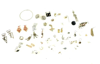 Lot of Vintage Earrings | Fashion Jewelry | Women's Accessories | Rare Bijouteri - Image 1 of 4