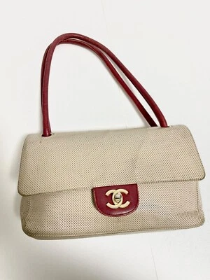 Bolso de hombro de cuero perforador Chanel Coco Mark beige rojo usado raro Foto 1 de 4