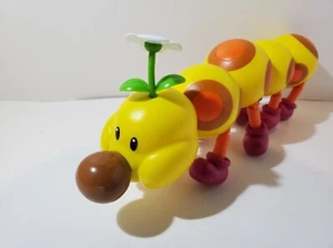 Modellino Jakks Pacific Super Mario Wiggler lungo 12" sciolto 2023 - Foto 1 di 4